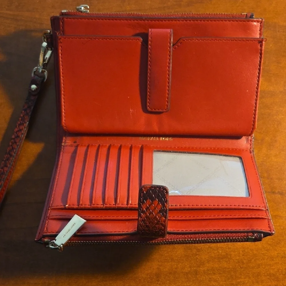 Michael Kors chic wristlet